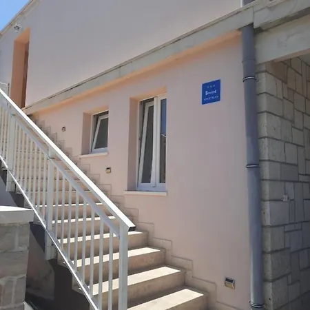 Mikulin Apartments * Lumbarda