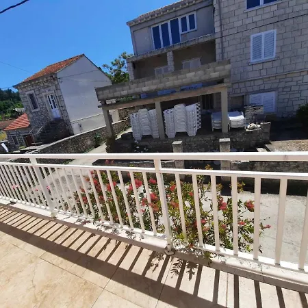 Mikulin Apartments * Lumbarda