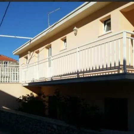 Mikulin Apartments * Lumbarda