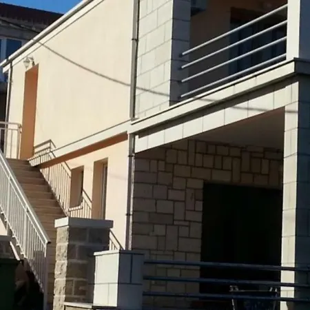Mikulin Apartments Lumbarda